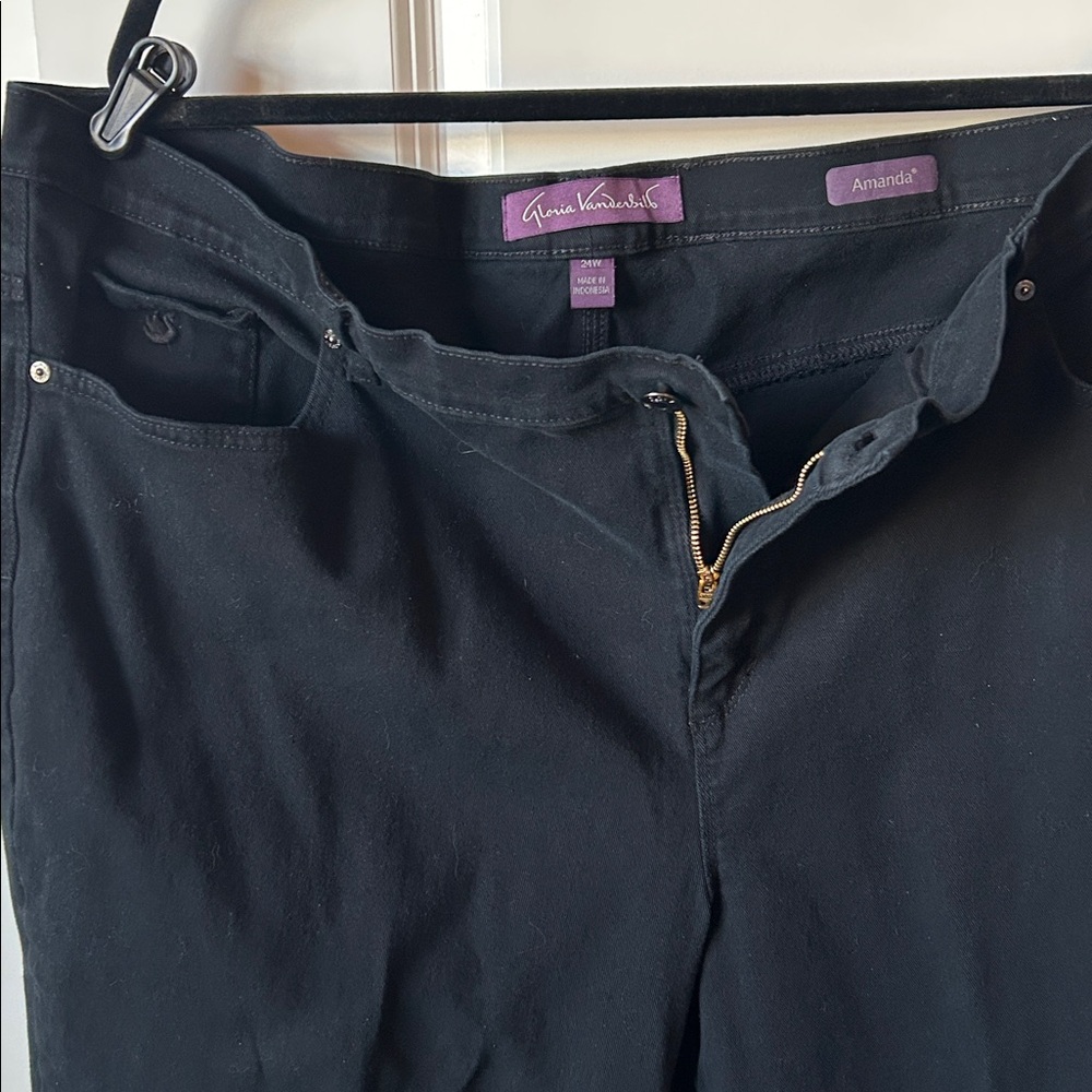 Gloria Vanderbilt Amanda Black Women’s Jeans
24W - Picture 2 of 5